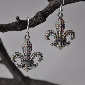 Fleur-de-lis aurora borealis rhinestone dangle earrings silver (107)